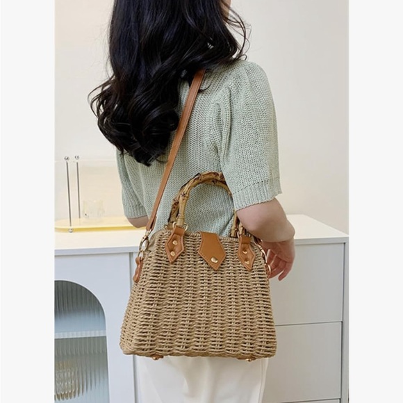 Elegant Tan Woven Handbag - Picture 5 of 8